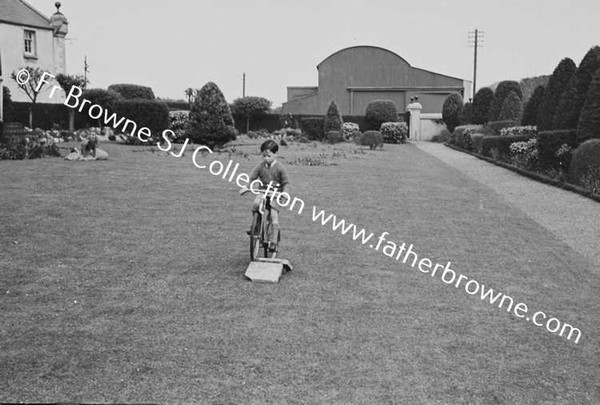 JOHN MALLICK PLAYING AT MALLICKS ON CURRAGH